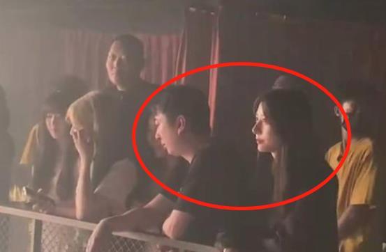 吃瓜網紅張子凡圖片高清,吃瓜群眾直呼過癮！  第3張