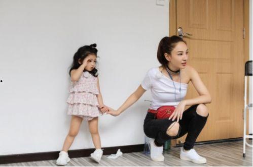 醫(yī)生爆料鄭希怡視頻大全,揭秘背后驚人內(nèi)幕