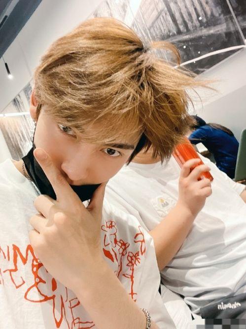 當(dāng)紅男星戀情爆料視頻,甜蜜瞬間引網(wǎng)友熱議 第3張 當(dāng)紅男星戀情爆料視頻,甜蜜瞬間引網(wǎng)友熱議 第3張